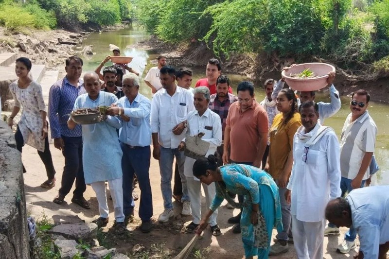 Bundi : दो घंटे में चंद्रभागा नदी के घाट किए चकाचक