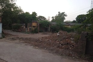 Boundary wall broken