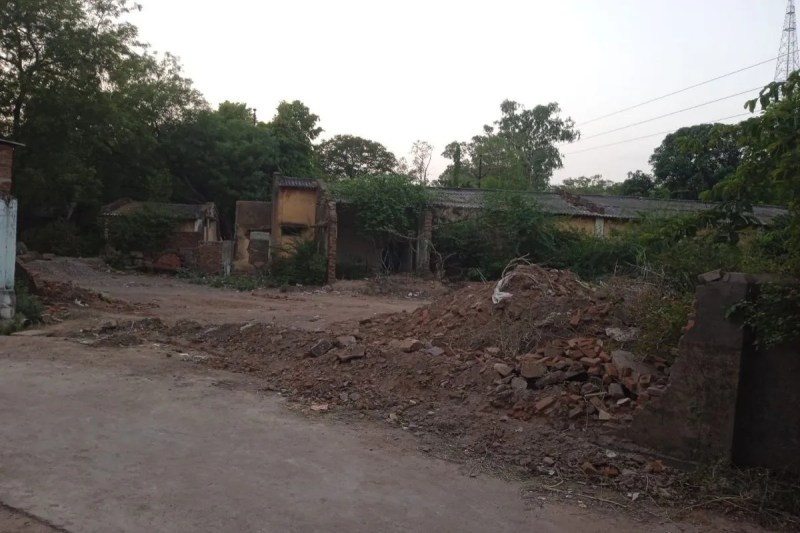 Boundary wall broken