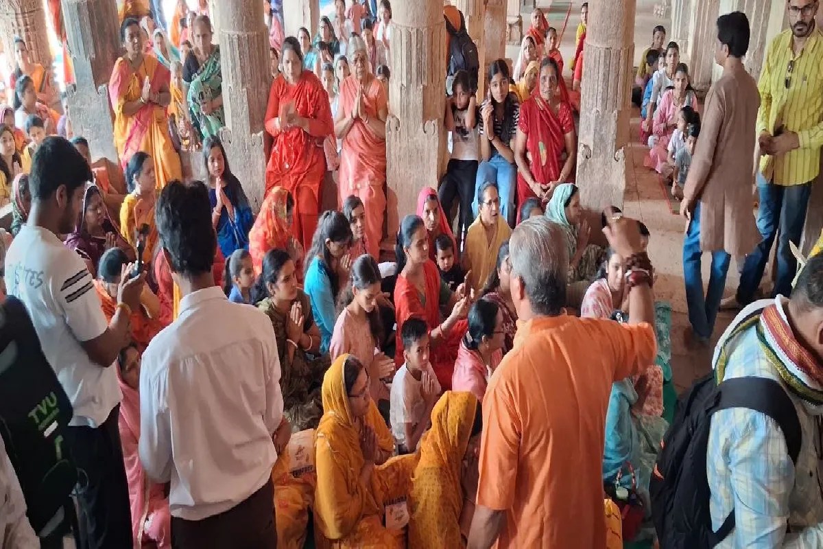 Hindus throng the Bhojshala in Dhar to worship Goddess Vagdevi