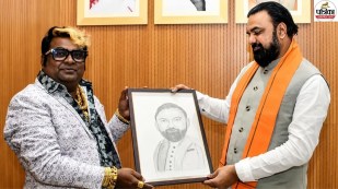 bihar cm gift portrait viral