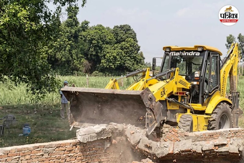 bijnor illegal colony bulldozer action dhampur mohra village