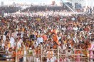 कोलकाता का ऐतिहासिक ब्रिगेड परेड मैदान शनिवार को राजनीतिक बदलाव का गवाह बना। पश्चिम बंगाल में भाजपा की पहली सरकार के शपथ ग्रहण समारोह का साक्षी बनने लाखों लोग उमड़ पड़े।