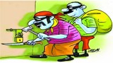 बालोद जिले में कुछ महीनों में चोरों ने आतंक मचा रखा है। सूने घर का ताला तोड़कर सोने-चांदी सहित नगदी रकम की भी चोरी कर रहे हैं।