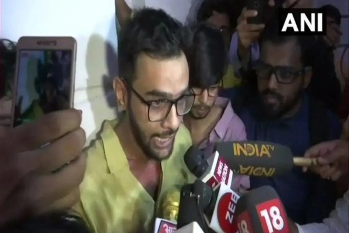Umar Khalid Interim Bail: दिल्ली हाई कोर्ट ने 2020 दिल्ली दंगा मामले में आरोपी उमर खालिद को उनकी मां की सर्जरी के लिए 1 जून से 3 जून तक 3 दिन की अंतरिम जमानत मंजूर की है। Umar Khalid Interim Bail Delhi High Court