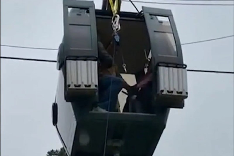 Ropeway gets stuck mid-air in Gulmarg