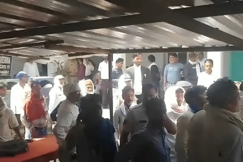 Lawyers Attacked in District Court by 35 goons mp news