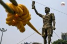kolkata messi statue