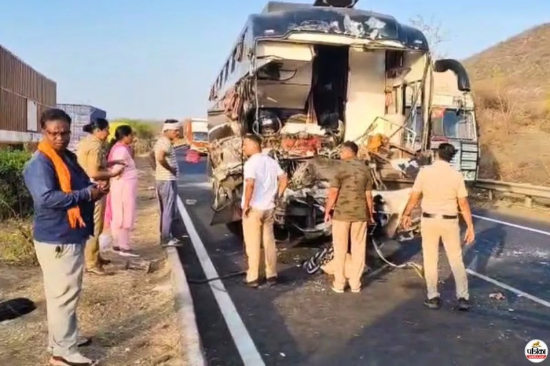 Mumbai-Agra Highway accident 6 killed