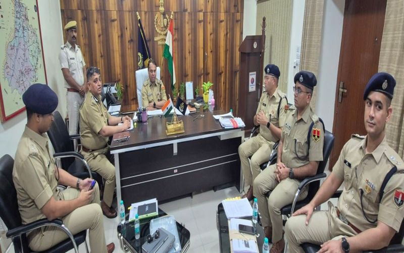 आईजी कार्यालय में आयोजित बैठक।