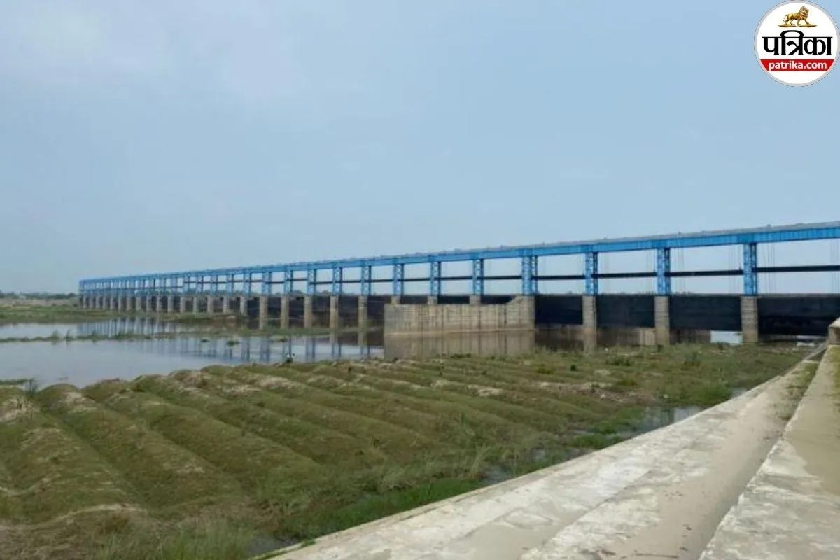 Boundary pillars marking Ramganga flood plain villages against illegal encroachments