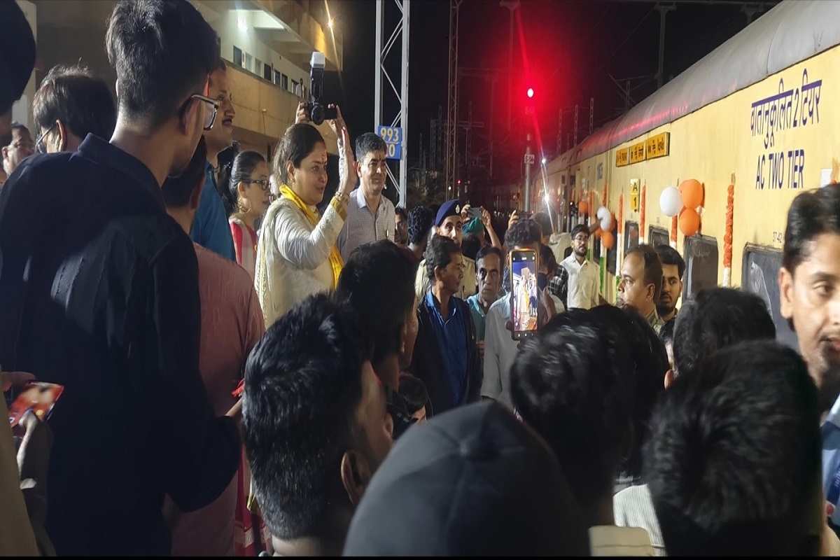 New Okha-Tirupati Weekly Express Train Flagged Off; MP Madam Gives the Signal