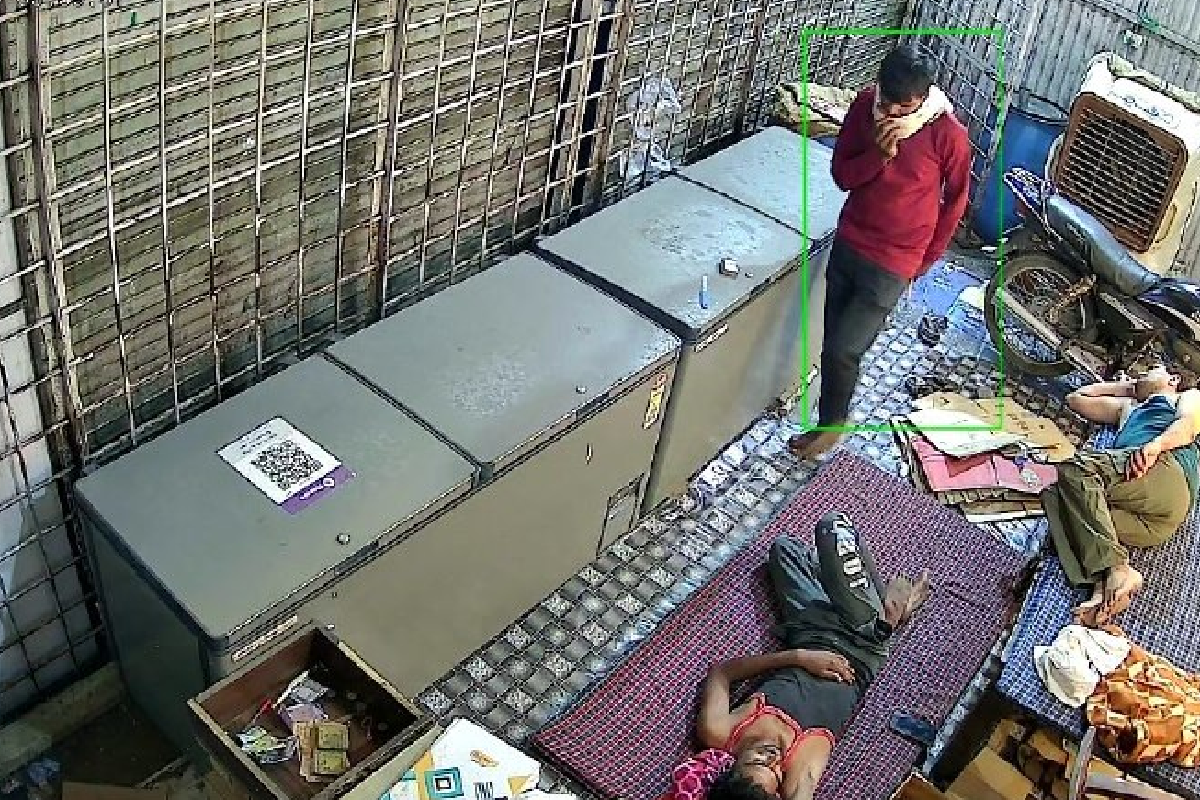 Four liquor shops looted near highway in 2 hours mp news