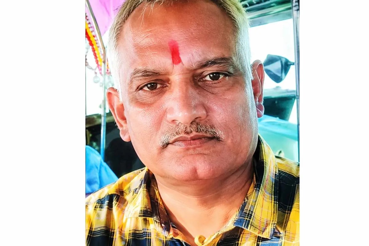 suspicious death of postmaster in prayagraj suicide note holds cashier responsible crime news