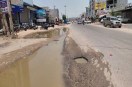 शहर के मूण्डवा चौराहा से अजमेर जाने वाली सड़क पर बने गड्ढ़े