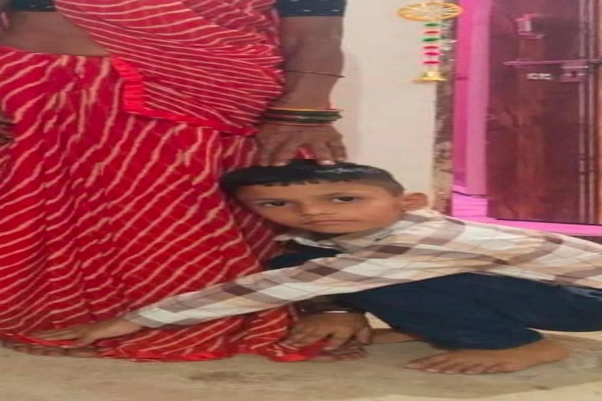 होटल के स्वीमिंग पूल में नादान डूबा