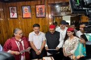 “सत्य की जीत हुई”, समर्थकों में उत्साह, नगर निगम की कार्यशैली पर उठे सवाल (फोटो सोर्स : भाषा WhatsApp News Group)