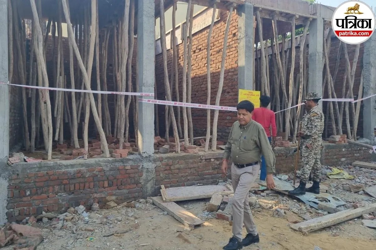 BDA team sealing illegal shops in Izzatnagar Bareilly