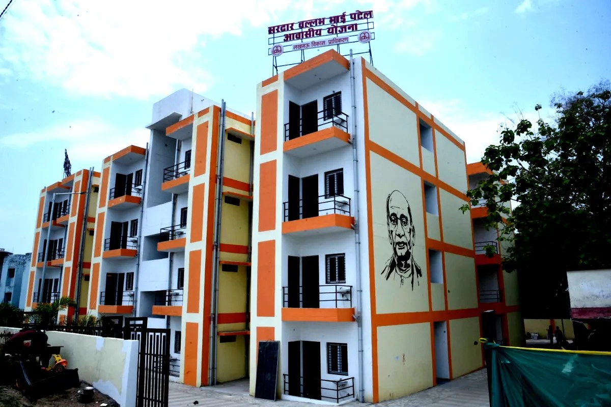 72 परिवारों का सपना संकट में! मुख्तार अंसारी की कब्जामुक्त जमीन पर बने फ्लैटों को नोटिस (फोटो सोर्स : भाषा संवाद WhatsApp News Group)