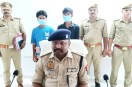 पकड़े गए आरोपों के साथ पुलिस टीम