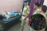 अस्पताल में भर्ती एनकाउंटर में घायल आरोपी फोटो सोर्स पुलिस X अकाउंट
