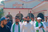 पुलिस अधीक्षक कार्यालय से बाहर निकलते AIMIM प्रदेश अध्यक्ष शौकत अली फोटो सोर्स पार्टी X अकाउंट
