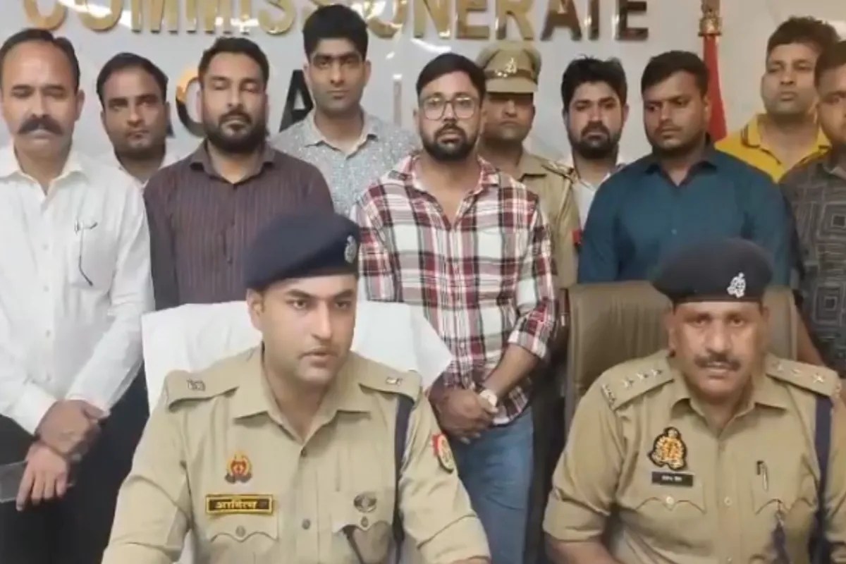 घटना का खुलासा करने वाली टीम फोटो सोर्स आगरा पुलिस X अकाउंट