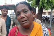 रोती बिलखती मृतक की मां फोटो सोर्स पत्रिका