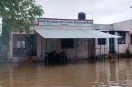 नों पर पानी भरने और असुरक्षित रास्तों के कारण बच्चों का स्कूल और आंगनबाड़ी केंद्रों तक पहुंचना भी मुश्किल हो जाता है।