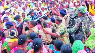 बालोद जिले के सर्व आदिवासी समाज ने जामड़ी पाटेश्वरधाम में संत राम बालक दास पर अवैध कब्जा करने का आरोप लगाया है। इस मामले की शिकायत साल 2020 में भी की थी।