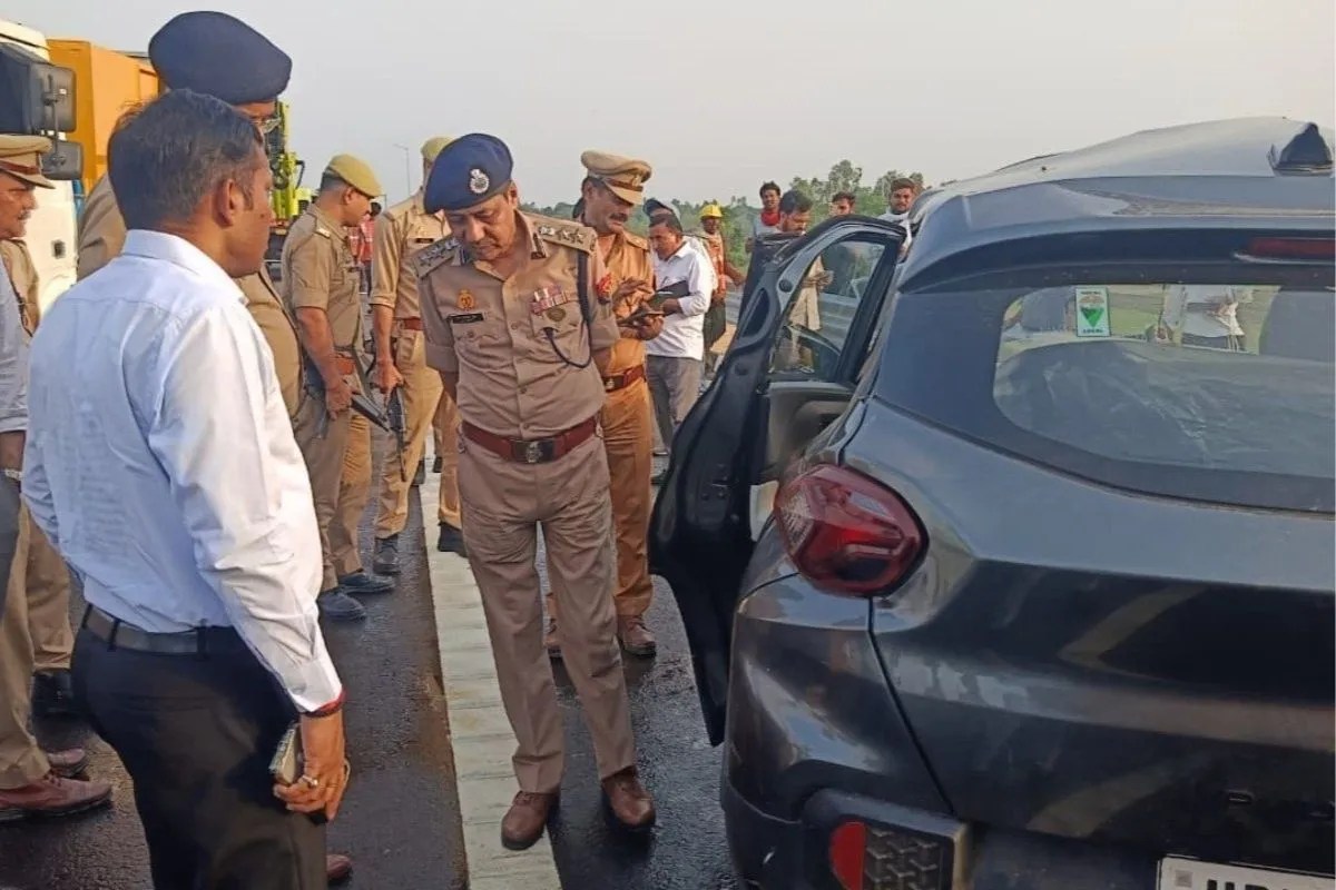 lucknow agra expressway road accident
