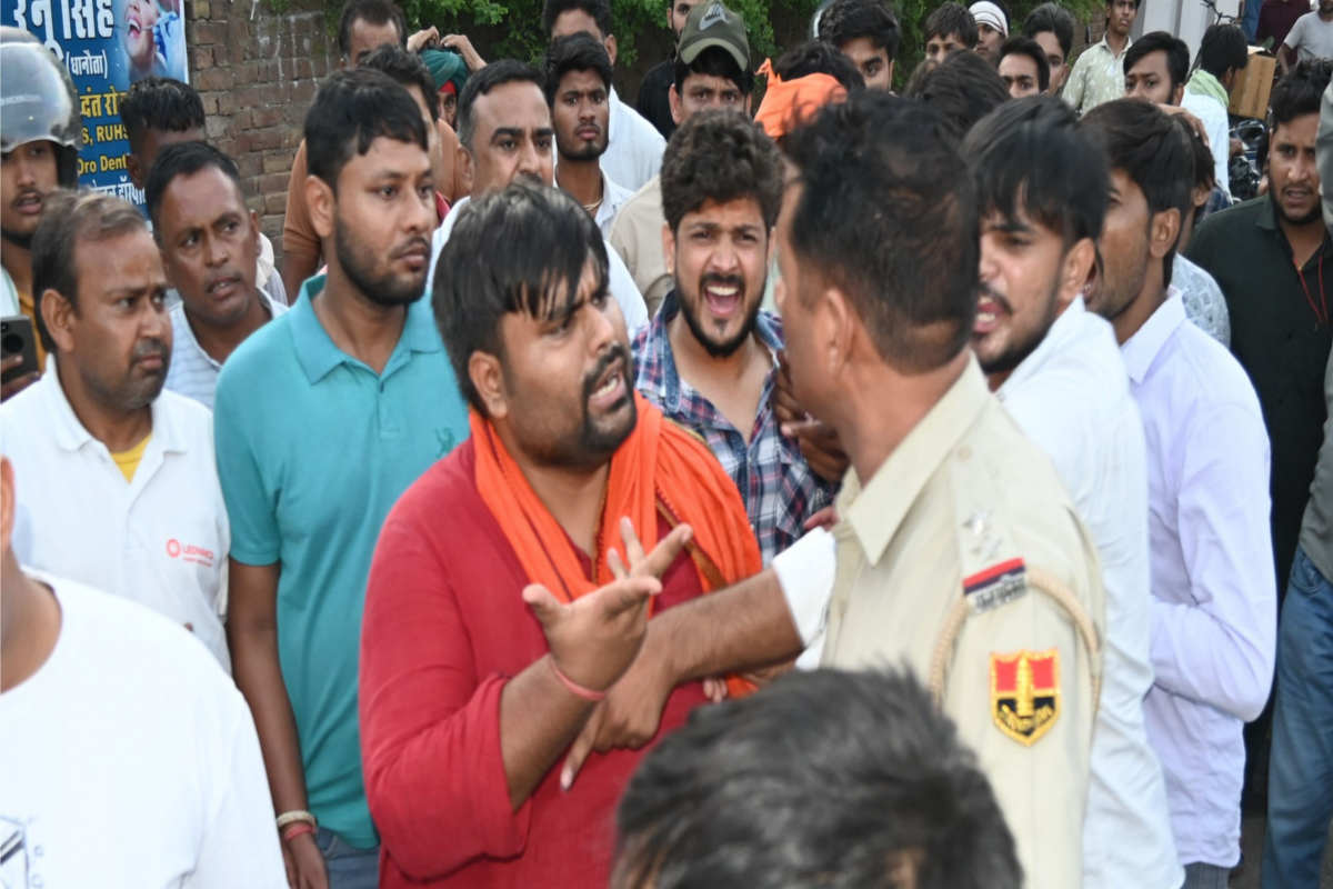 Bharatpur News: जूस में मांस के टुकड़े की अफवाह, भरतपुर में हंगामा-मारपीट, पुलिस बल तैनात, एक युवक हिरासत में