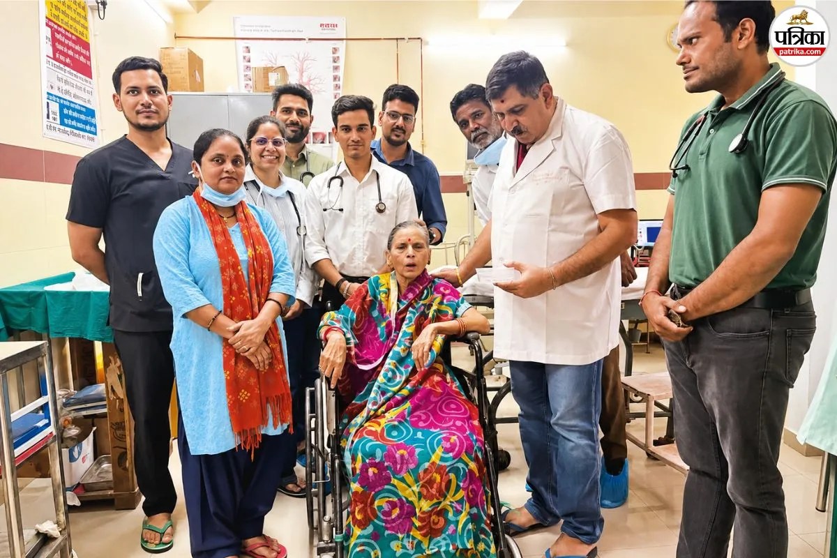 Bikaner Woman Betel Nut in Lung