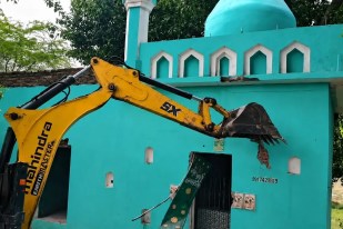 Bulldozer Action on Shrine