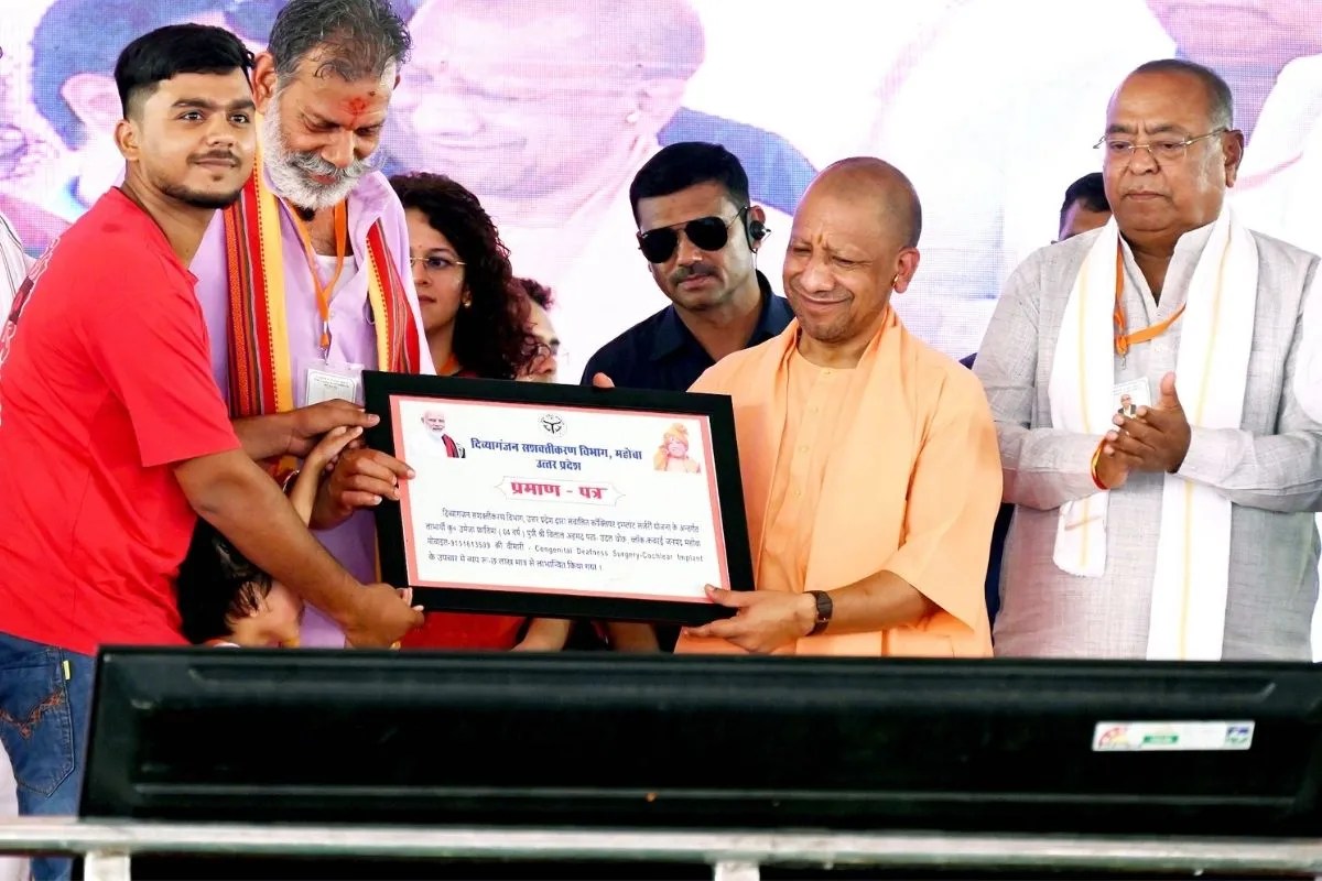 CM Yogi distributed certificates and cheques of various schemes
