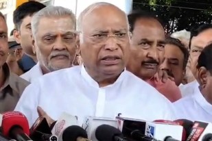Congress President Mallikarjun Kharge addressing media on inflation.