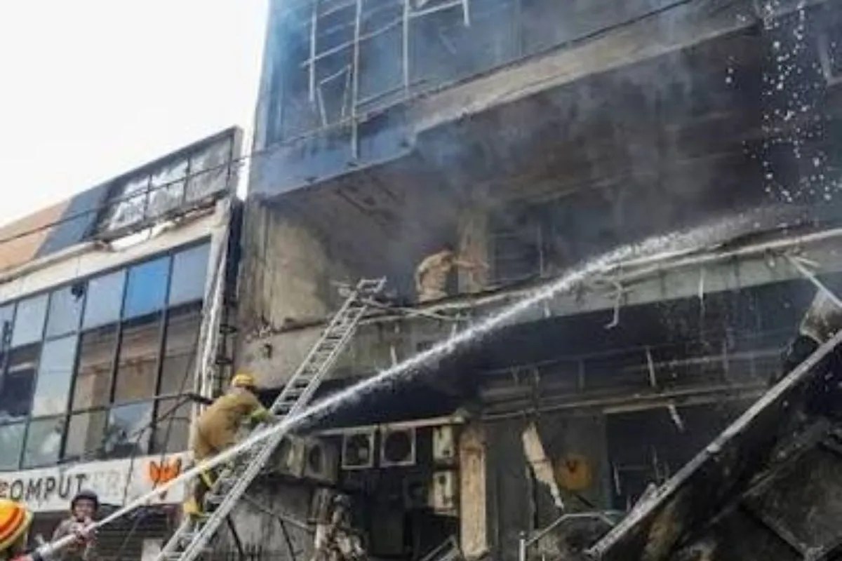 Lucknow illegal building bulldozer action