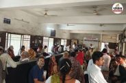 जनता कतारों में: Government Service Delay (फोटो सोर्स- पत्रिका)