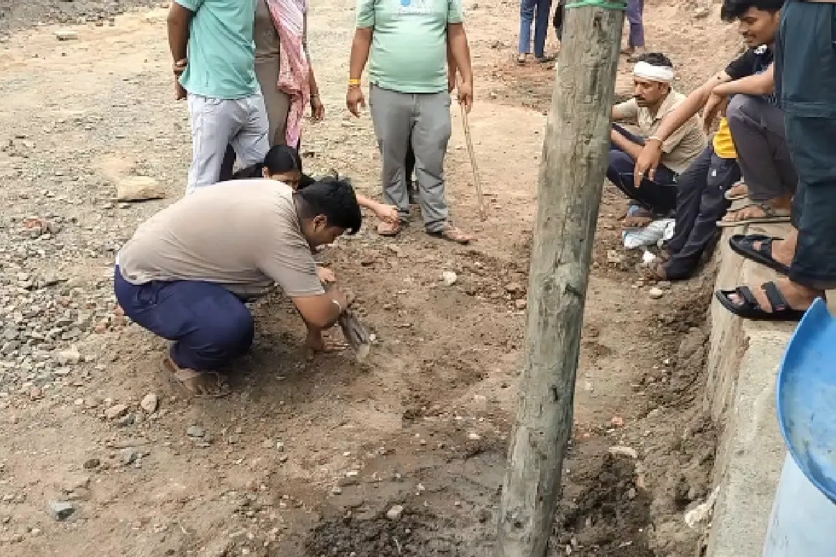 british era coins found road excavation