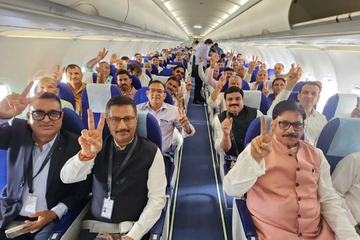 Jewar Airport: जेवर एयरपोर्ट के लिए जिन्होंने जमीनें दी, वही 170 किसान बने पहली उड़ान के मुसाफिर