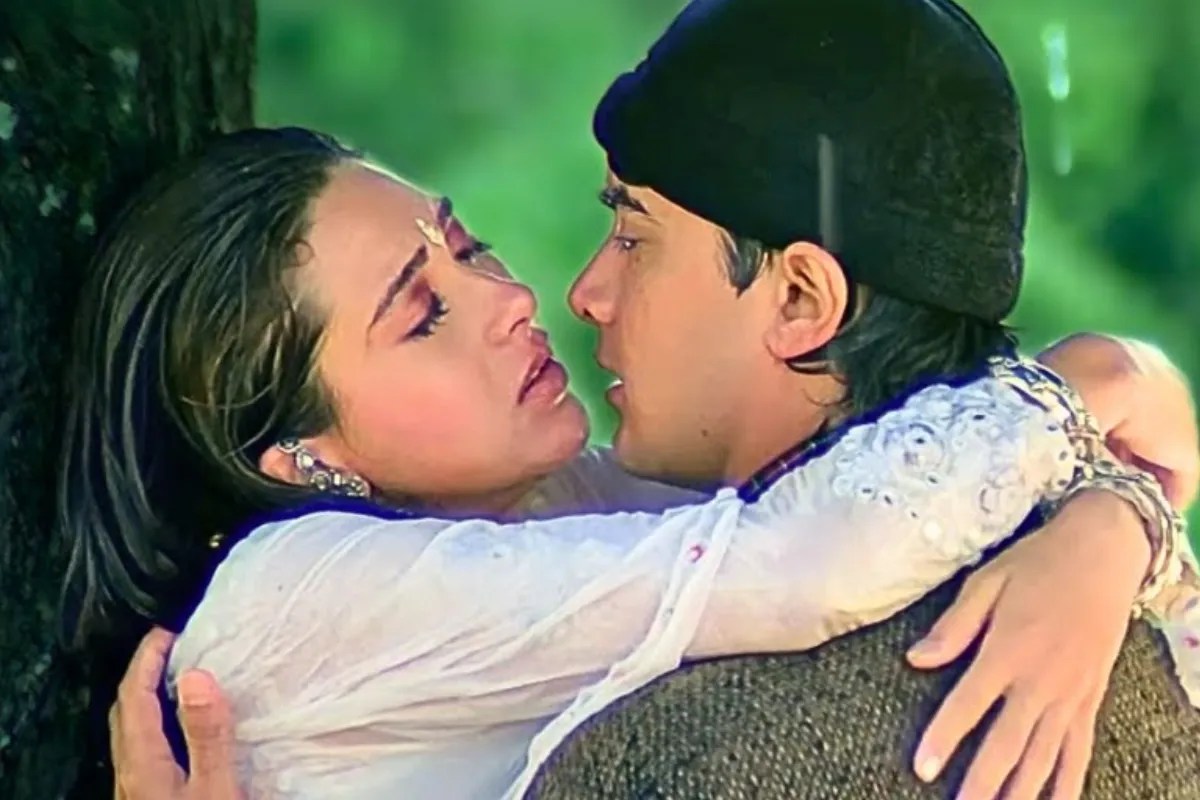 Karishma Kapoor Kissing Scene