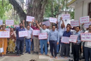 Health workers on indefinite strike