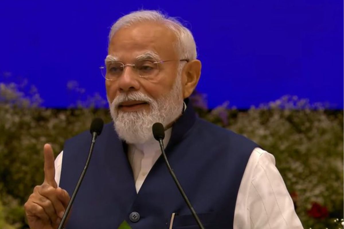PM Narendra Modi speech criticizing Congress Hindu growth rate.