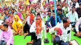 बालोद जिले के गुंडरदेही ब्लॉक के ग्राम खलारी के ग्रामीणों ने दो साल से मांग पूरी नहीं होने पर धमतरी- गुंडरदेही मुख्य मार्ग पर सुबह 10 बजे से चक्काजाम कर दिया।