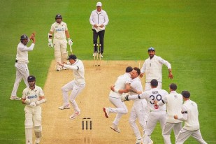 England Team Celebrating Kane Williamson Wicket