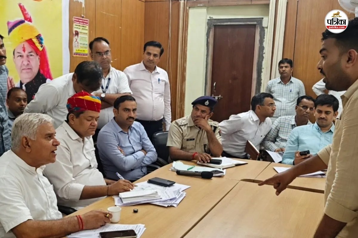 Bikaner BJP MLA RLP Vivek Machra clashed Tarachand Saraswat harsh word angery people