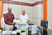 मेरठ की काव्य मसीह, बलिया के शिवम यादव और मऊ के अमन सिंह ने किया टॉप (फोटो सोर्स : भाषा संवाद WhatsApp News Group)