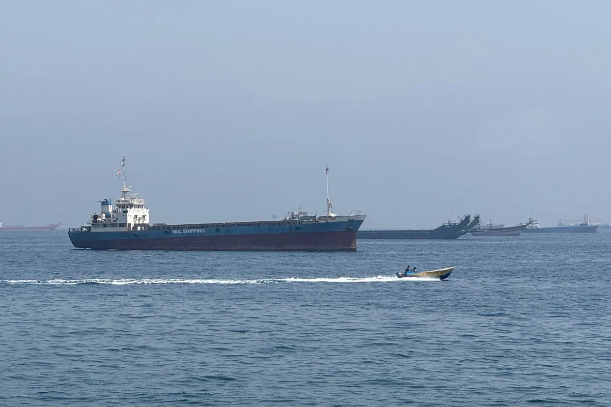 Strait of Hormuz Closure, Iran Strait of Hormuz, Iran Closes Strait of Hormuz, Strait of Hormuz News, Hormuz Strait Latest Update, Iran US Tensions, Iran US Conflict, West Asia Conflict, Middle East Crisis,