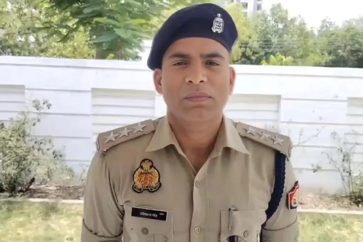 घटना की जानकारी देते क्षेत्राधिकारी, फोटो सोर्स- X वीडियो ग्रैब रविकांत