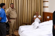 अजय राय के पास पहुंची पुलिस, फोटो सोर्स- X वीडियो ग्रैब